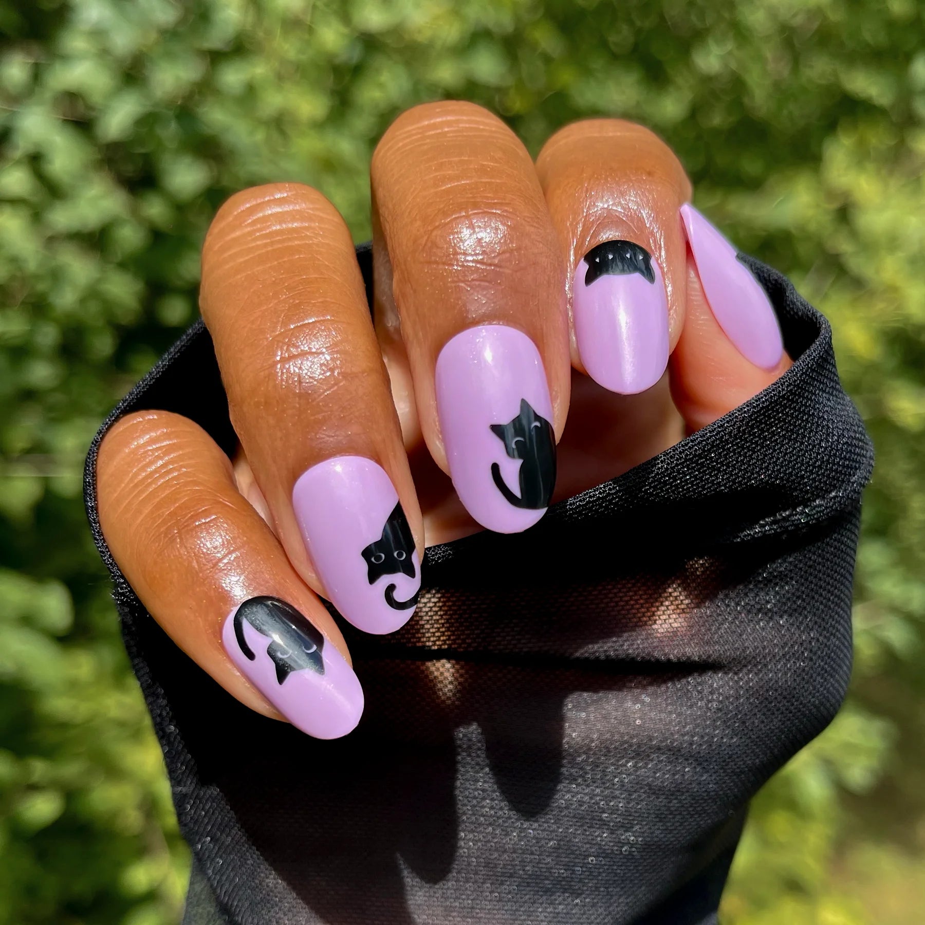 Super Stick Mani Medium Oval Press-On Tabs – Sneaky Cats (32-Pack)